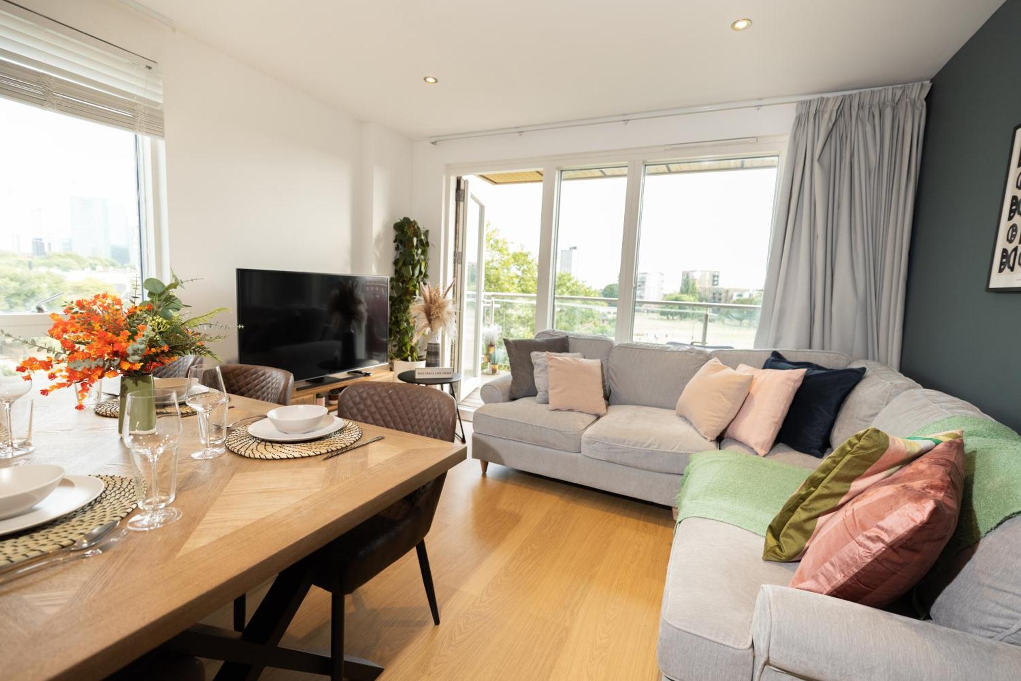 Stylish 3 Bed Near Downtown & Free Parking