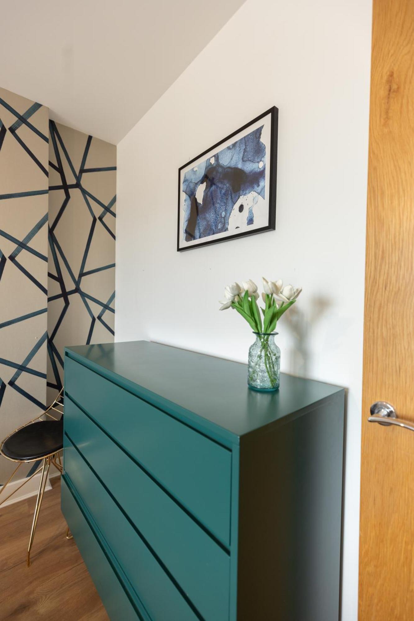 Apartment Stylish 3 Bed Near Downtown & Free Parking London