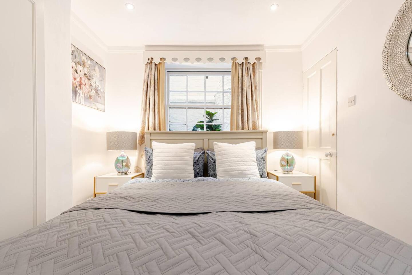 Spacious And Private By Royal Palace Apartamento Londres