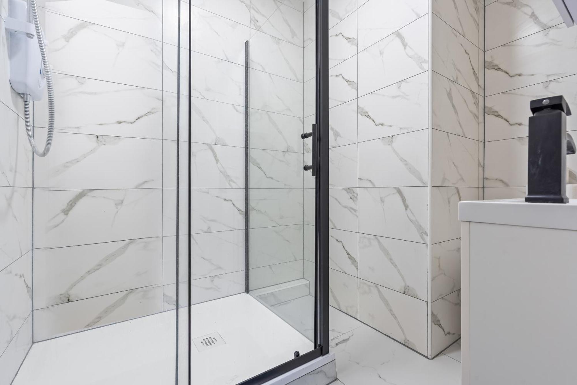 Appartement Modern 4 Bed - Free Parking