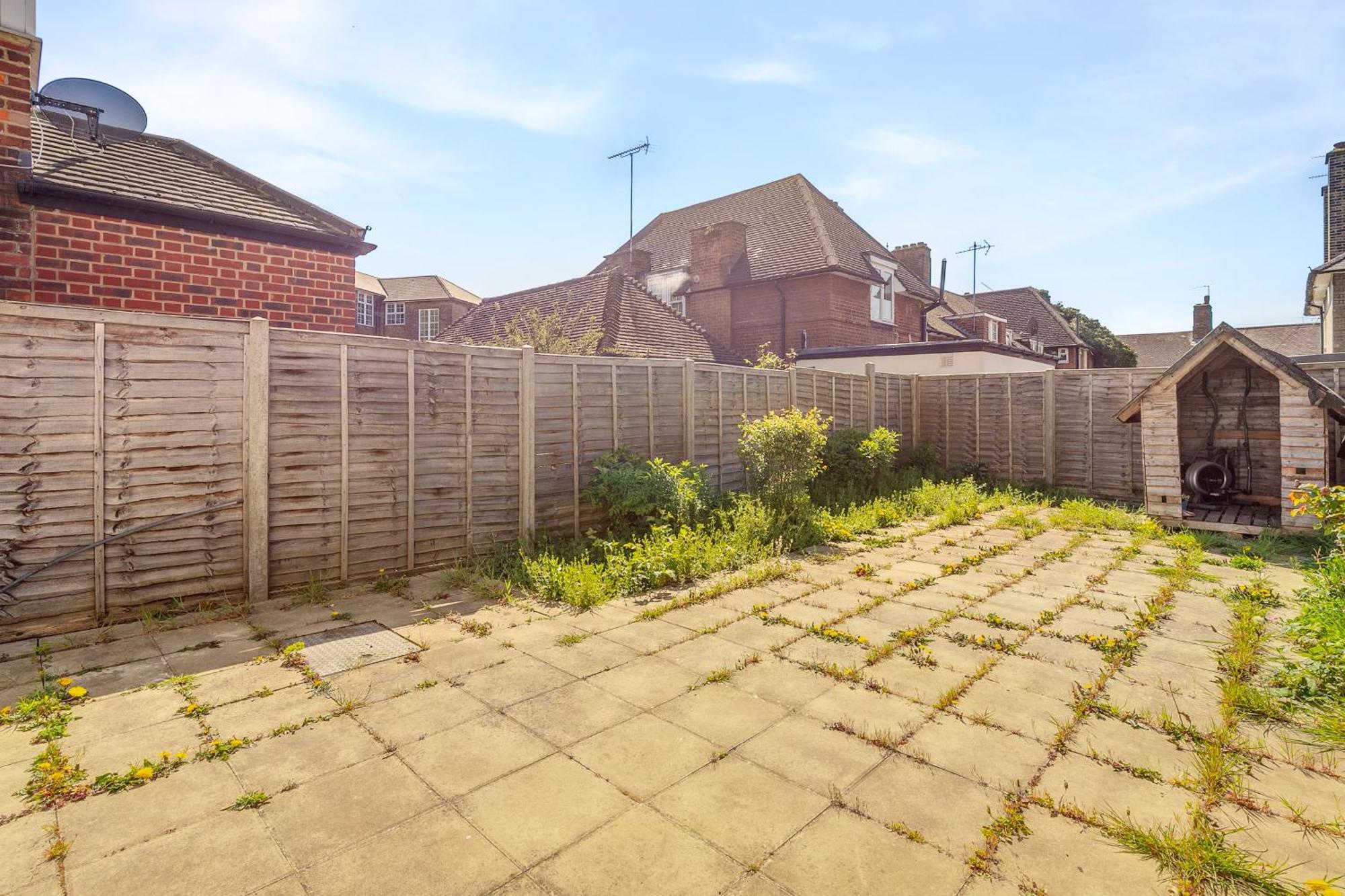 With Garden 4 Stop To Holland Park * London