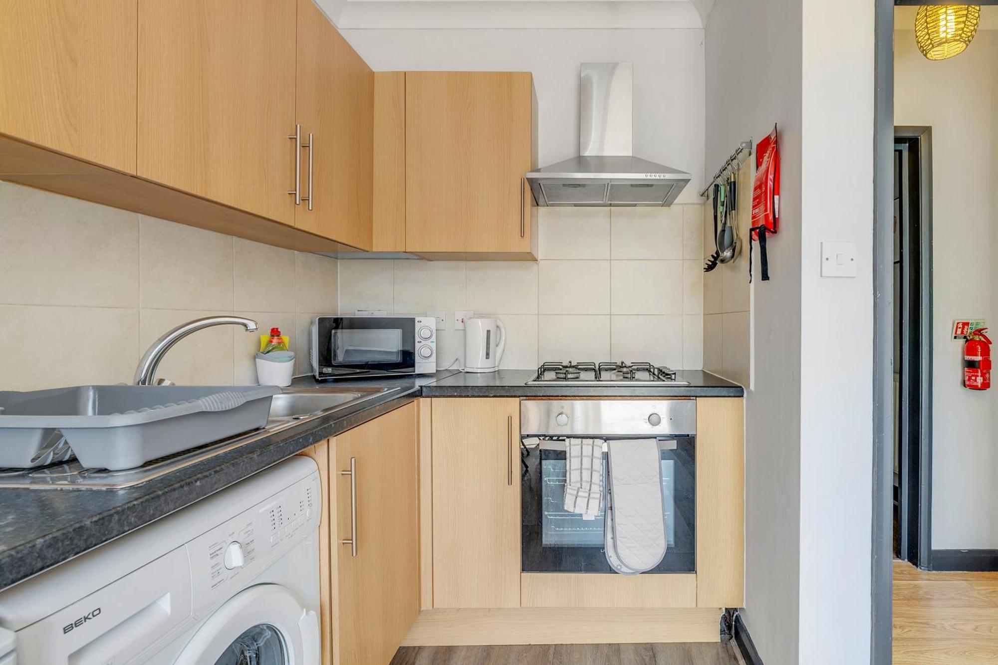 With Garden 4 Stop To Holland Park Apartment