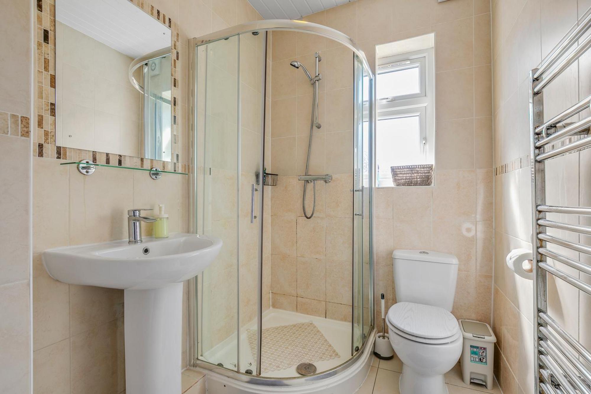 With Garden 4 Stop To Holland Park Apartment London