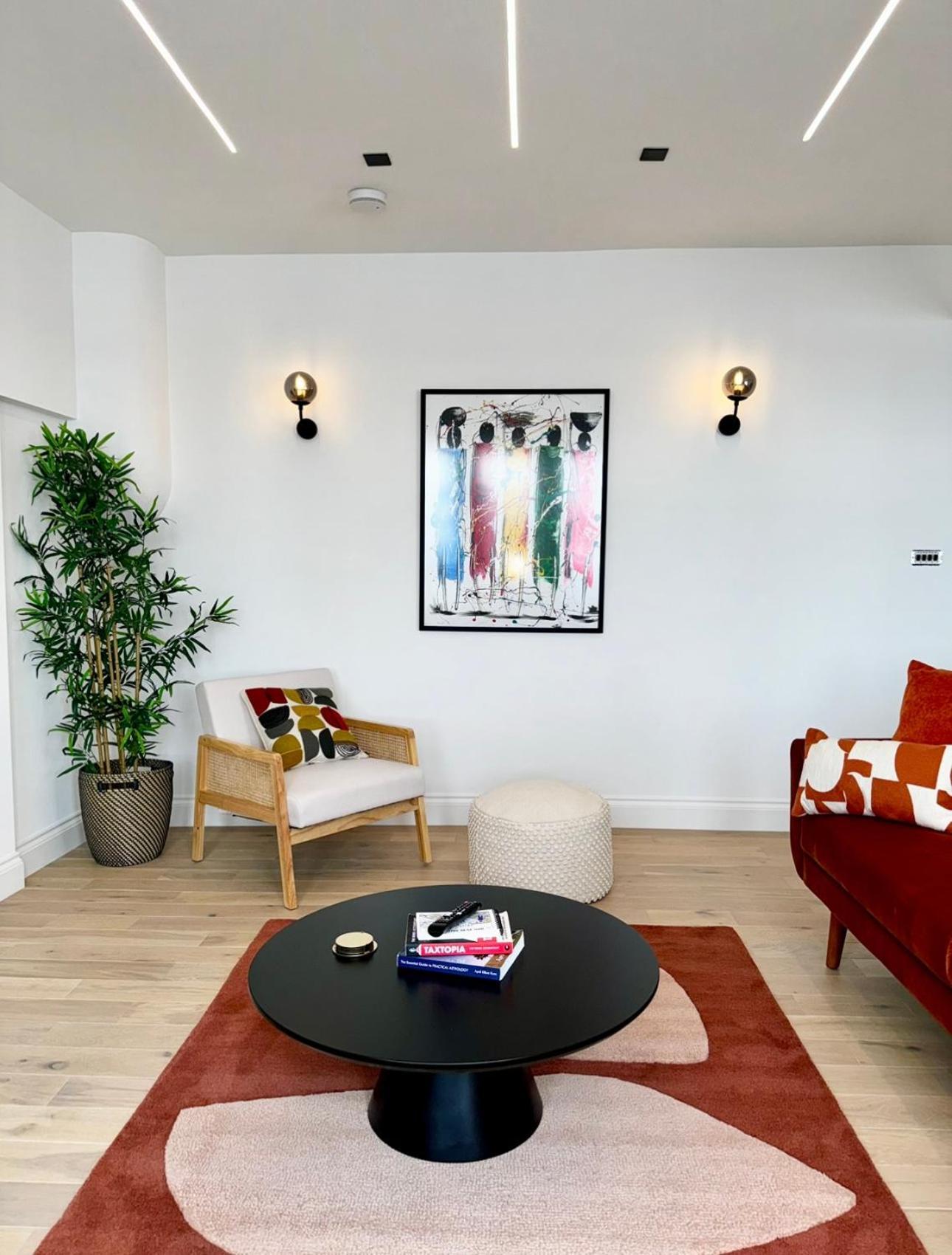 Newly Refurbished W/ River Views Londres