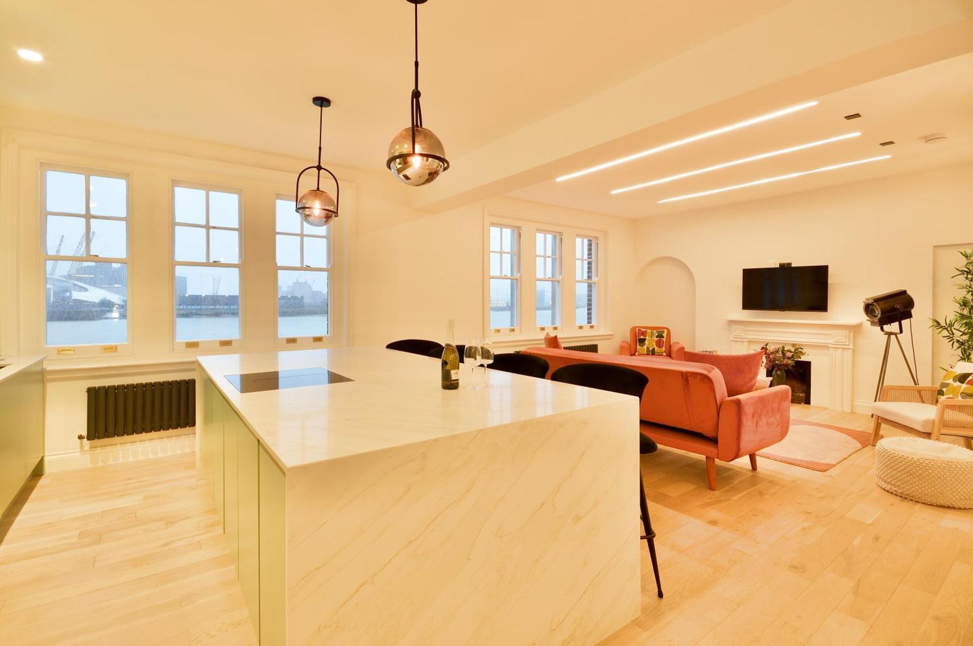 Newly Refurbished W/ River Views Londres