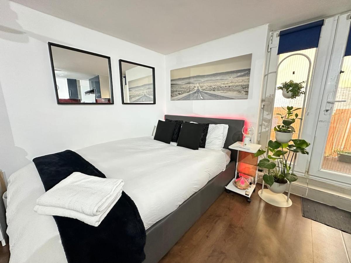 Holiday home Cozy Modern In The Heart Of *