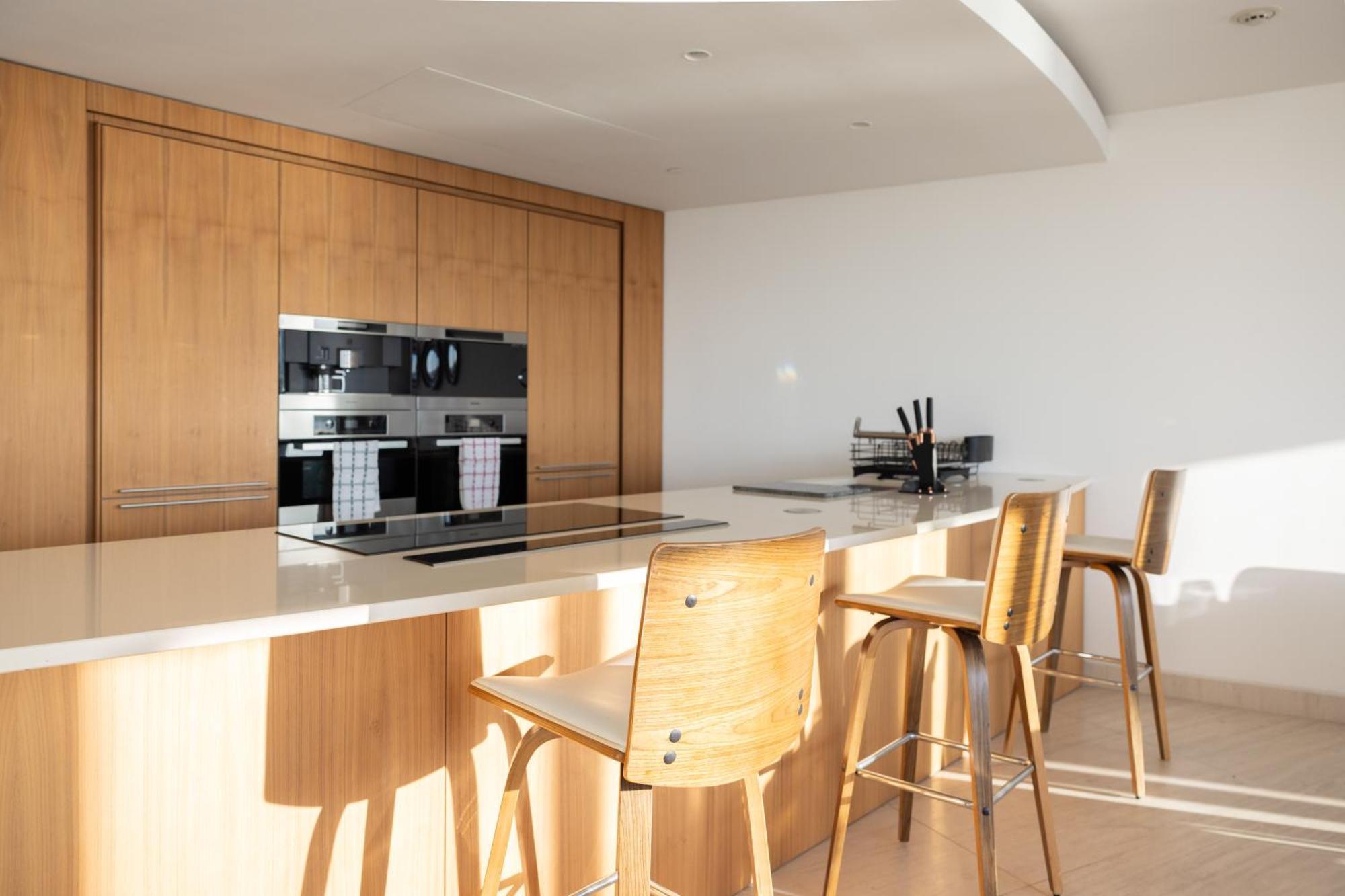 Skyline Views Luxury 3 Bedroom Free Parking * London