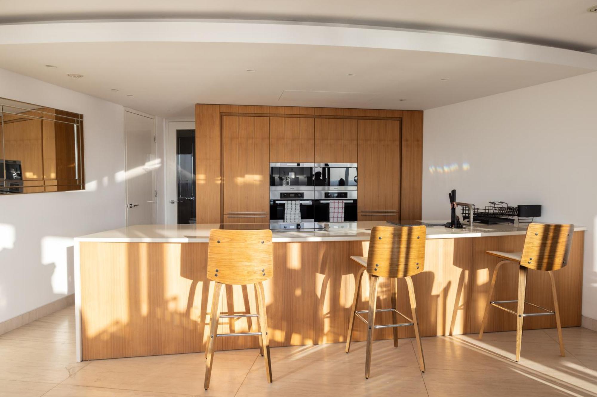 Apartment Skyline Views Luxury 3 Bedroom Free Parking *