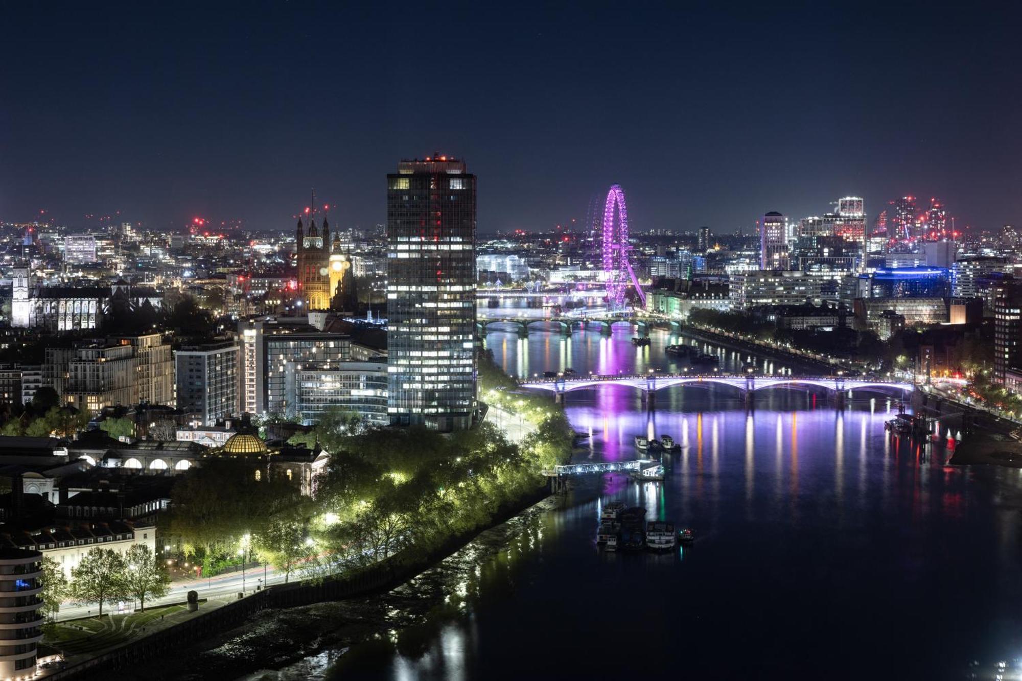 Skyline Views Luxury 3 Bedroom Free Parking Apartment *