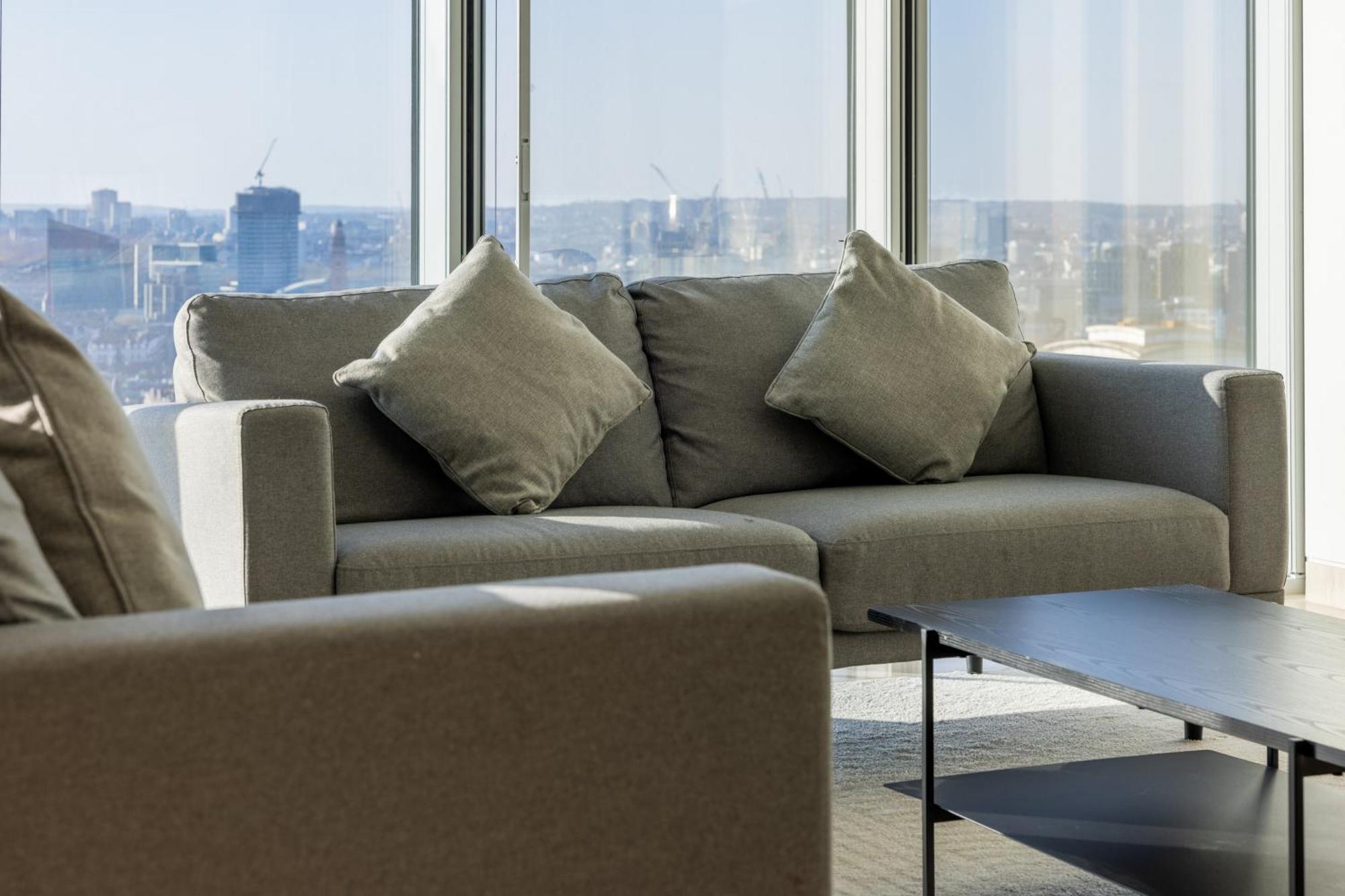 Skyline Views Luxury 3 Bedroom Free Parking Apartment London