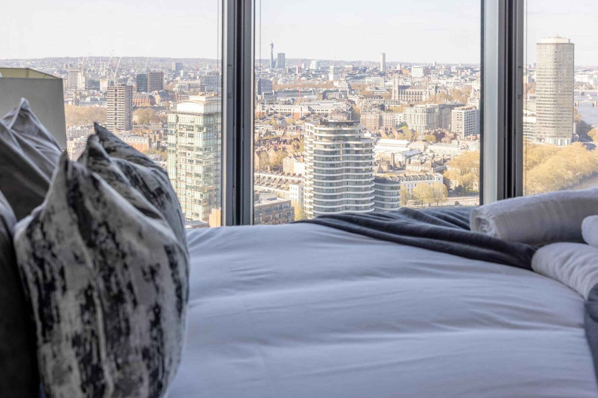 Skyline Views Luxury 3 Bedroom Free Parking Apartment