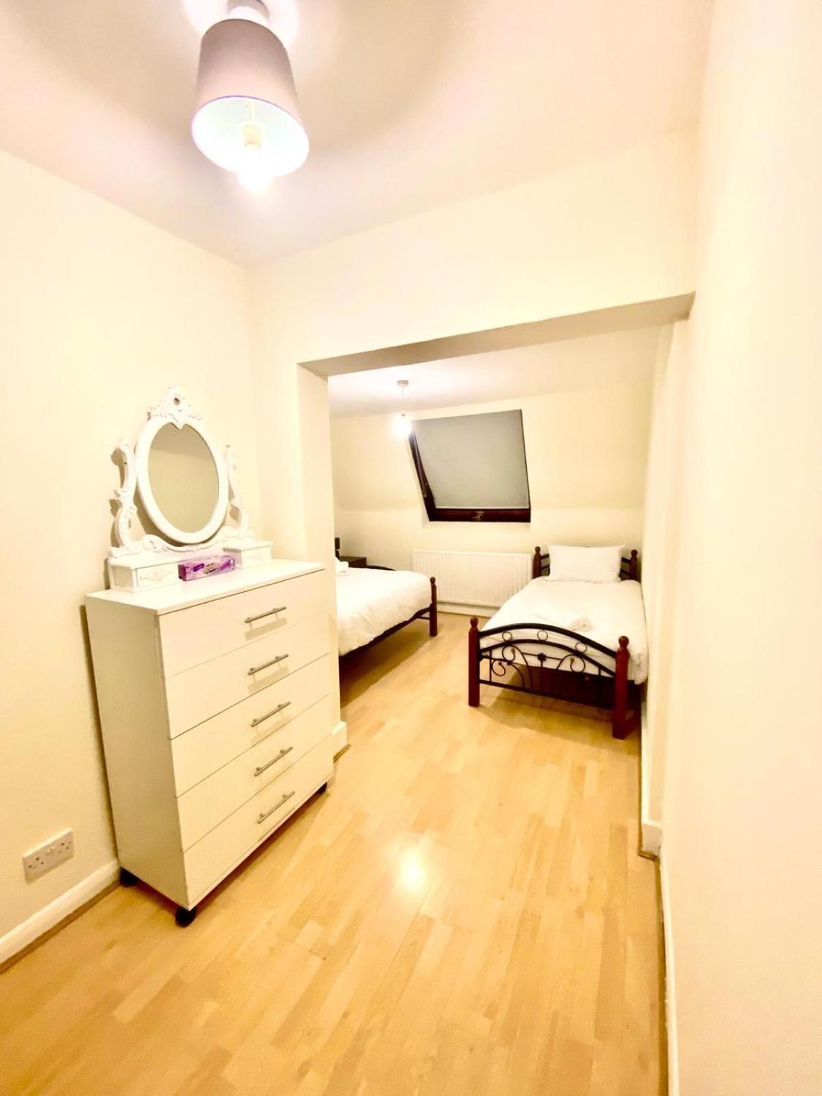 Lovely Ground Floor 2 Bedroom House Ealing Holiday home
