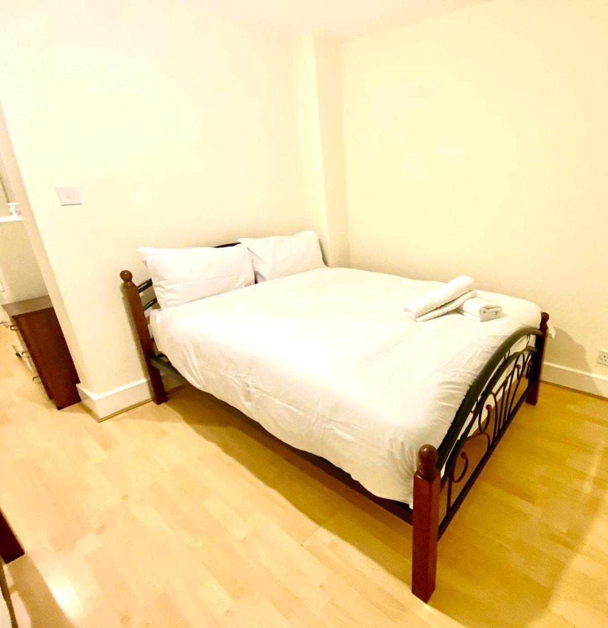 Holiday home Lovely Ground Floor 2 Bedroom House Ealing *