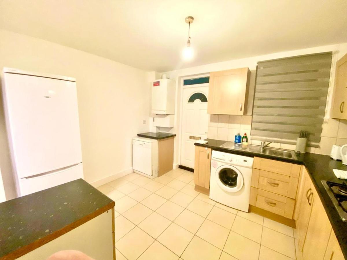 Lovely Ground Floor 2 Bedroom House Ealing * London