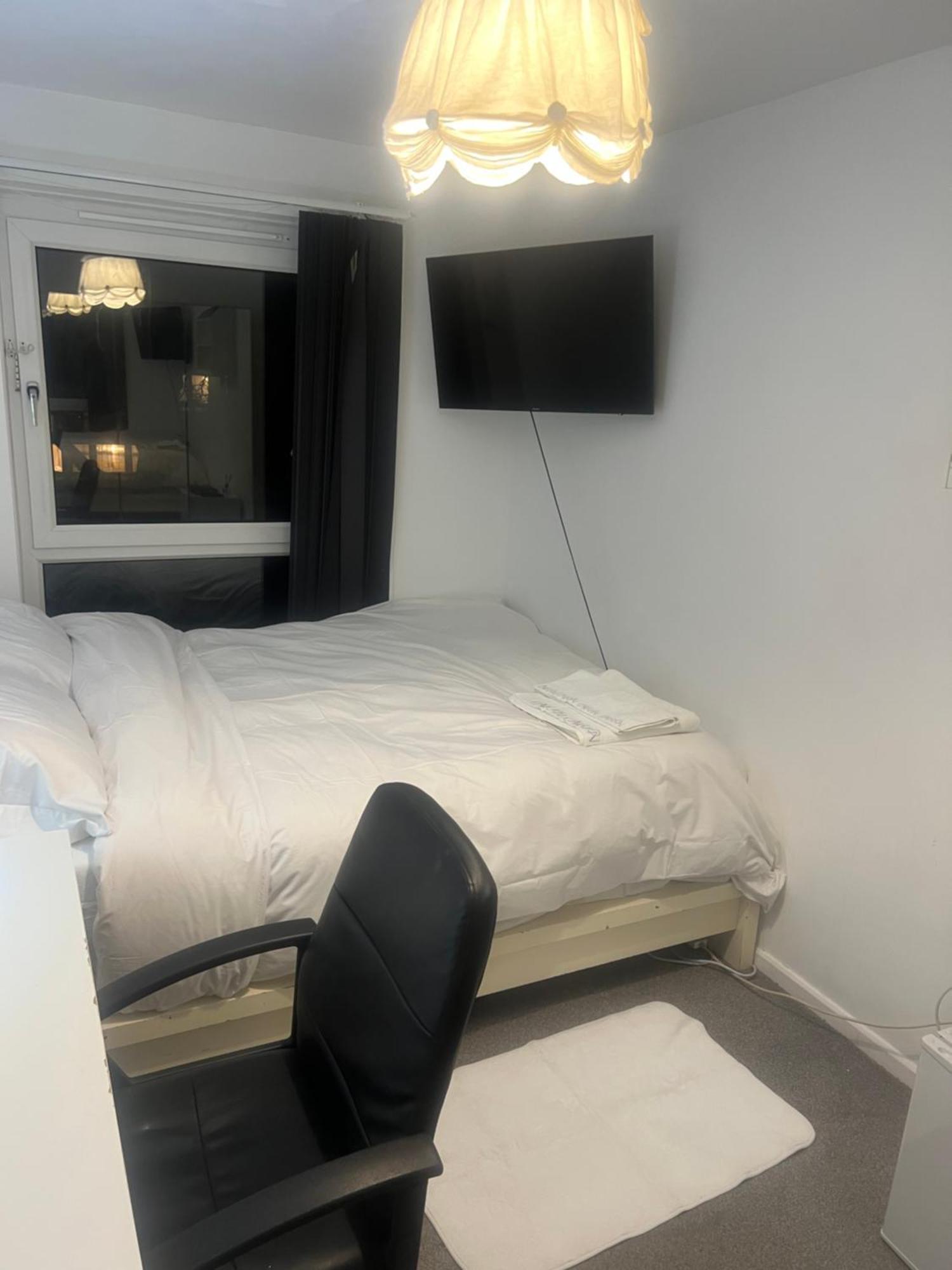 Cosy Near Angel & Kings Cross Station Guest house London