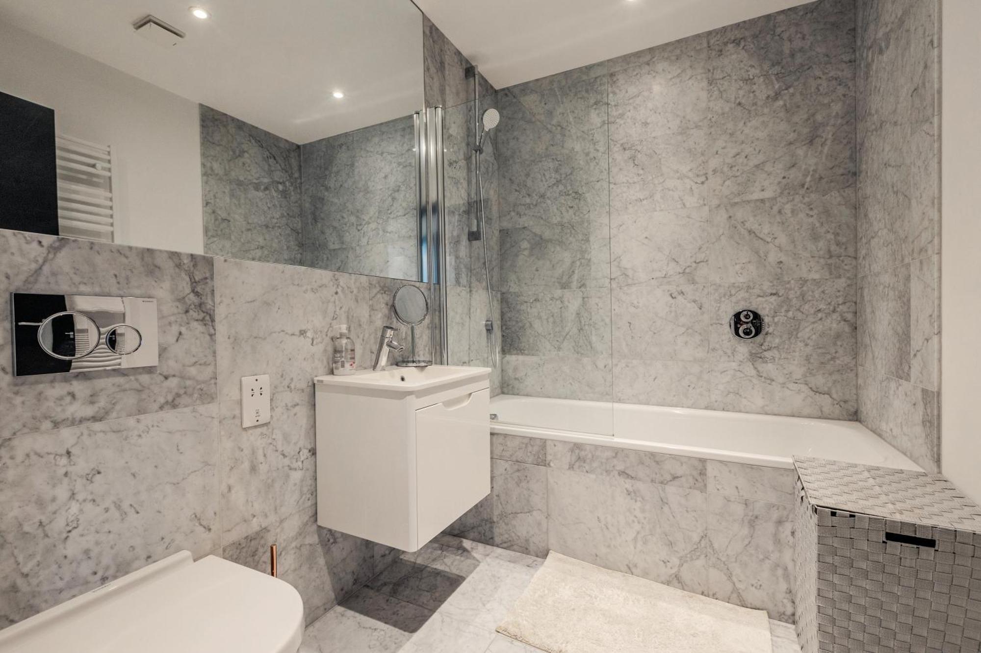 Amazing 2br Flat, Free Parking, By Battersea Leilighet London