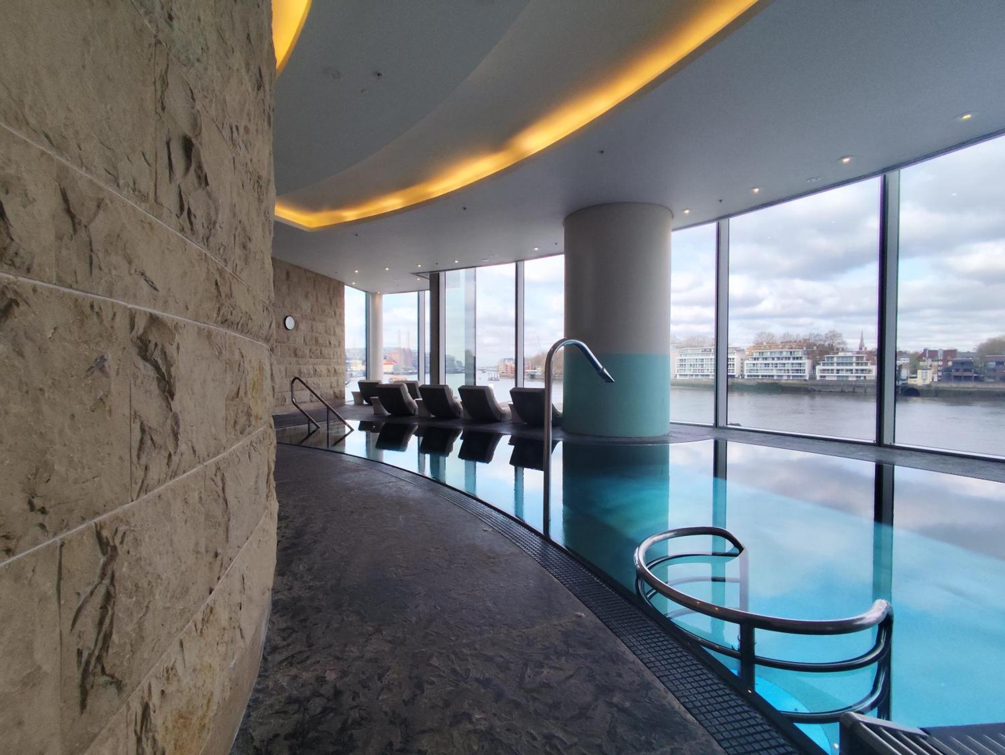 Skyline Views Luxury 3 Bedroom Free Parking * London