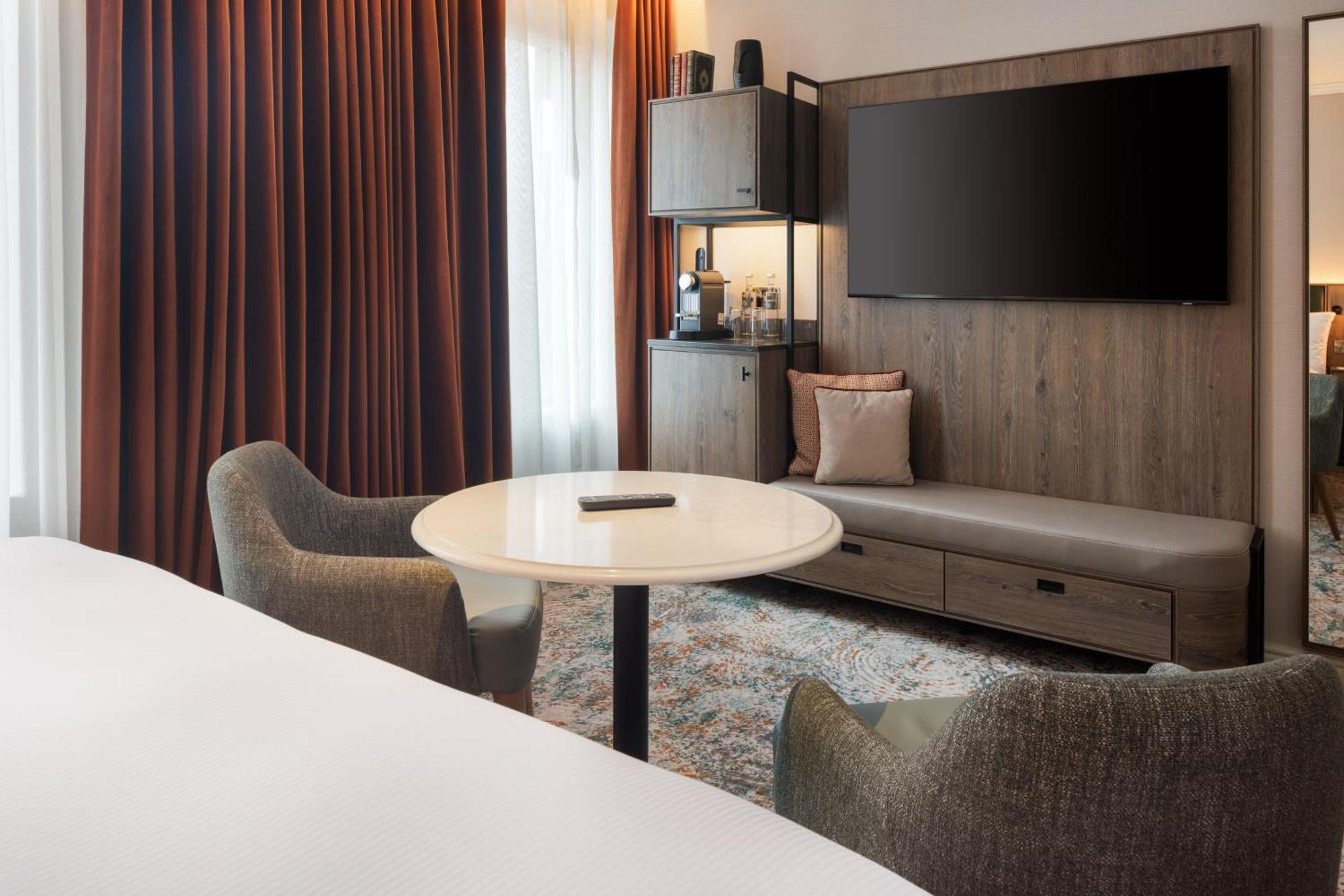The Memoir Club, Formerly Ambassadors Bloomsbury Hotell