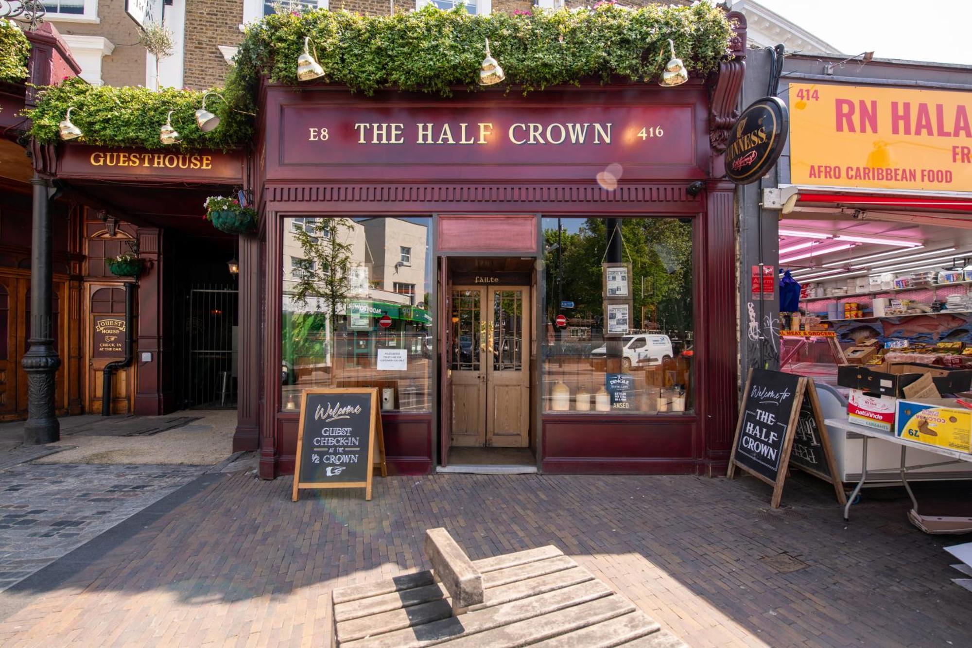 Gjestgiverier The Crown Pub &