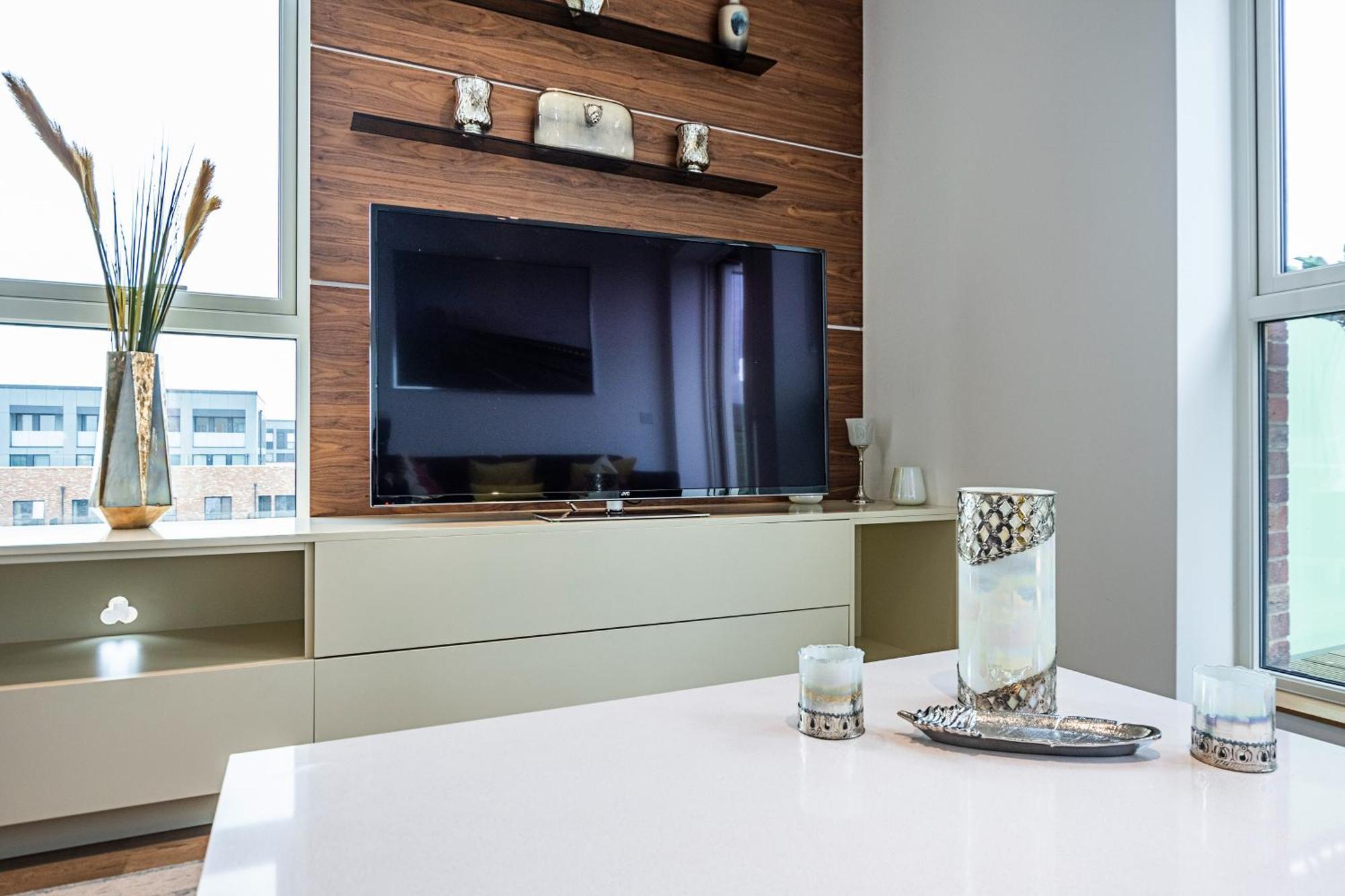 Chiswick Park 3 Bed 3 Bath West - Parking *