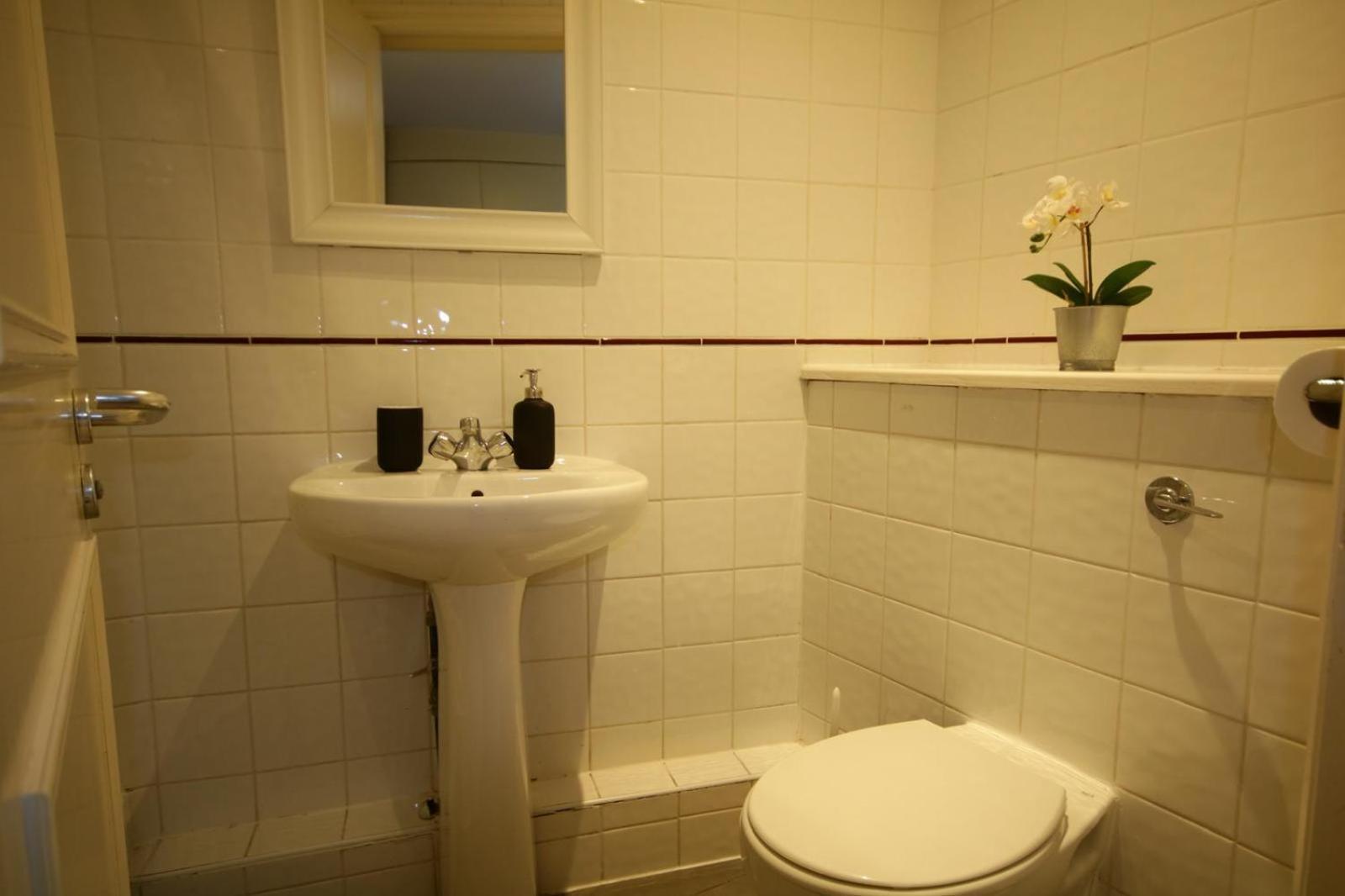 1-bed Flat In Apartment *