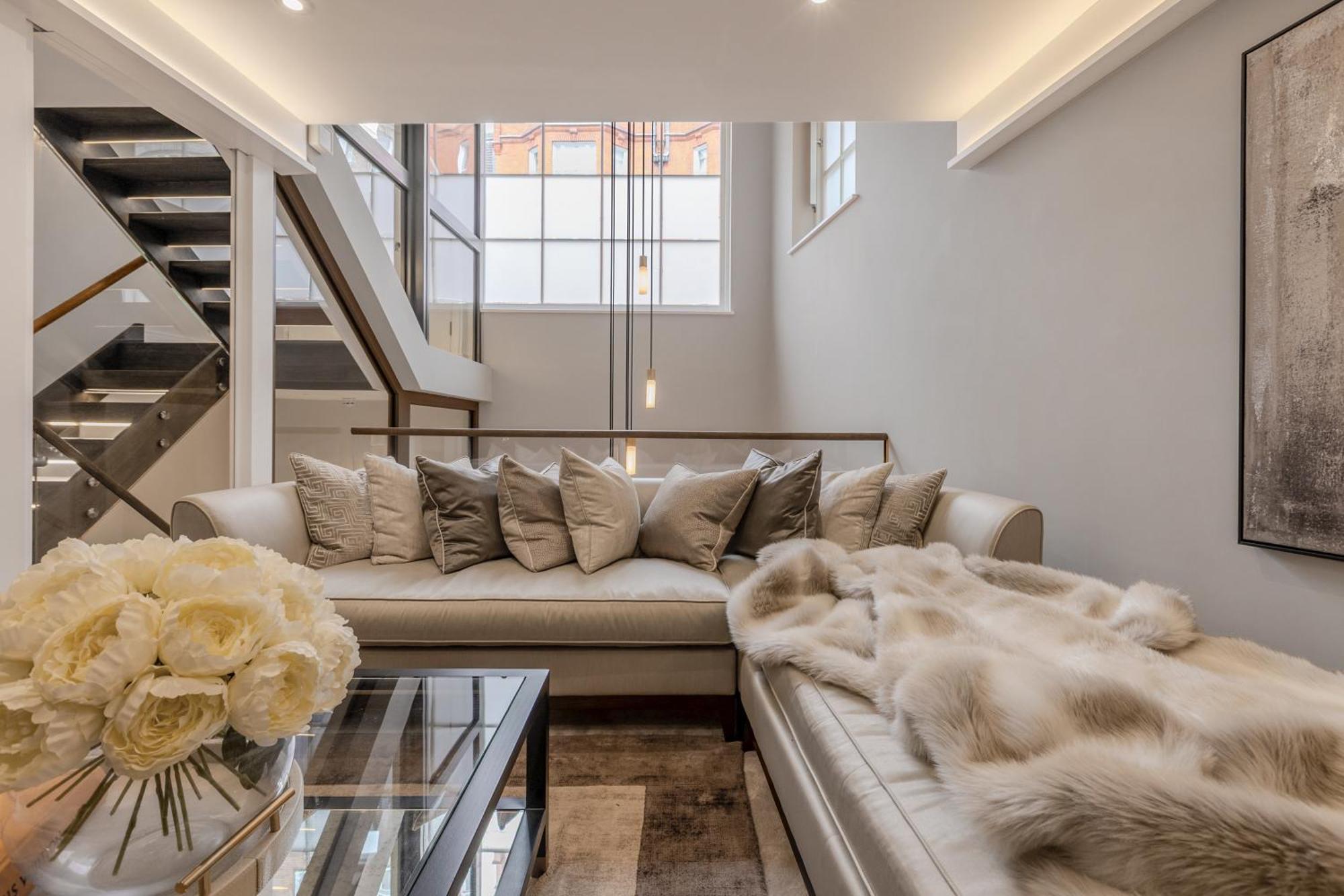 Luxurious 4-bed Knightsbridge Near Harrods Apartment London