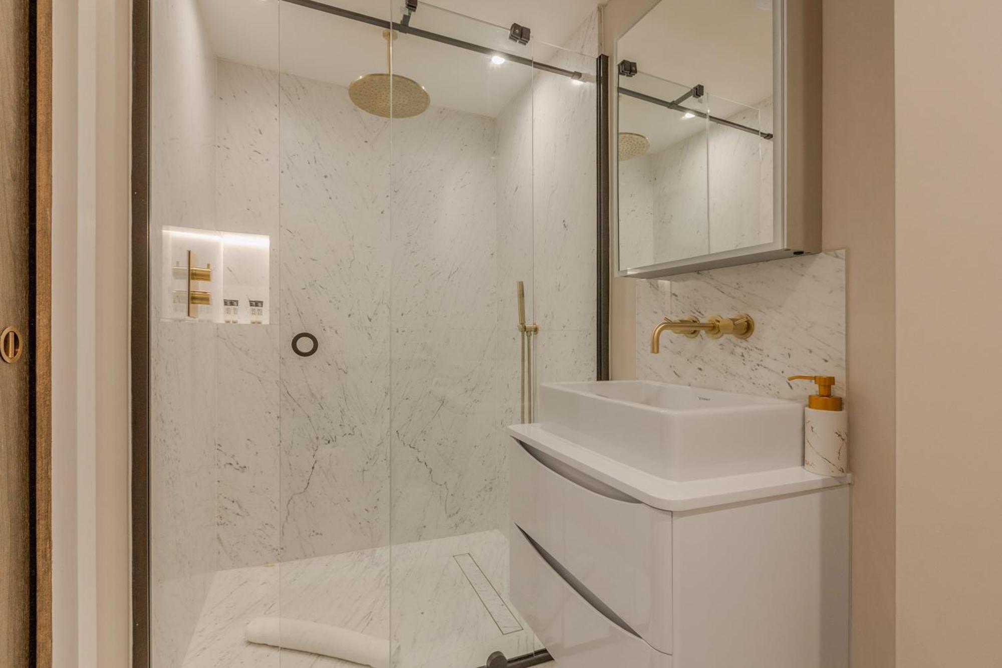 Luxurious 4-bed Knightsbridge Near Harrods Apartment London