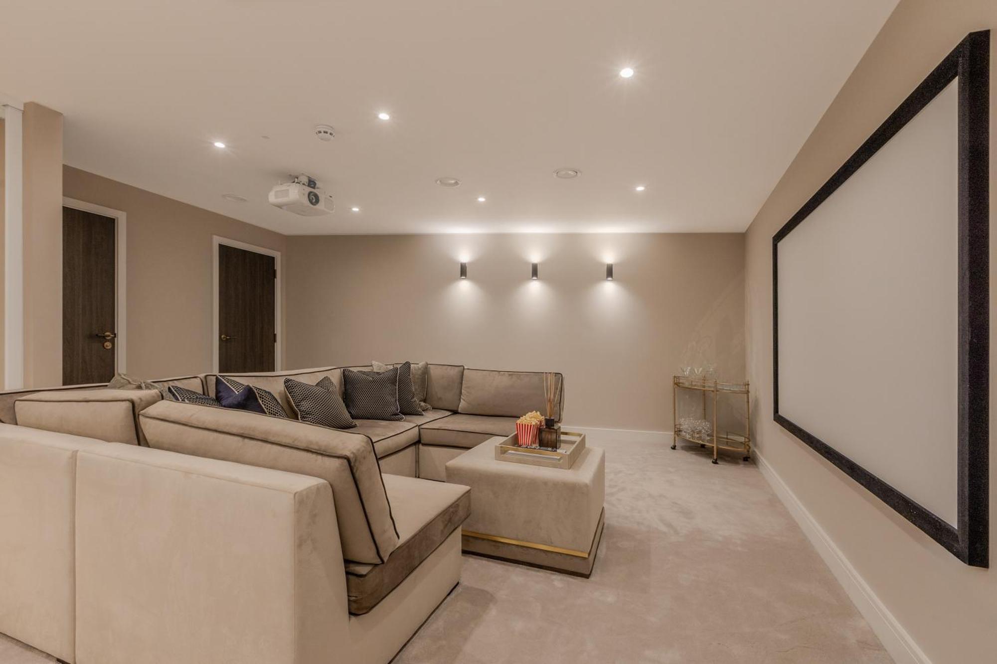 Luxurious 4-bed Knightsbridge Near Harrods Apartment London