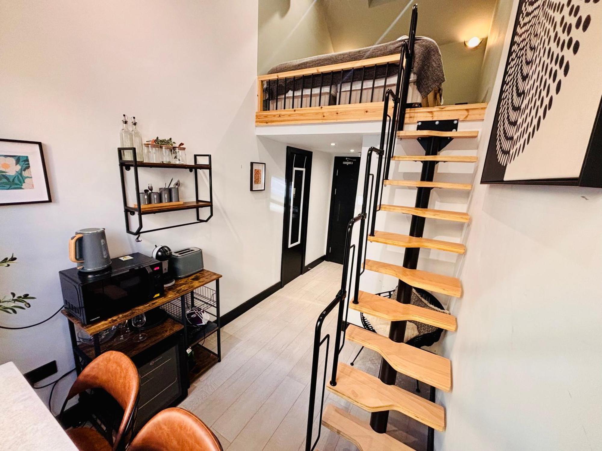 Hackney - No 19 - Vibrant Getaway Apartment *