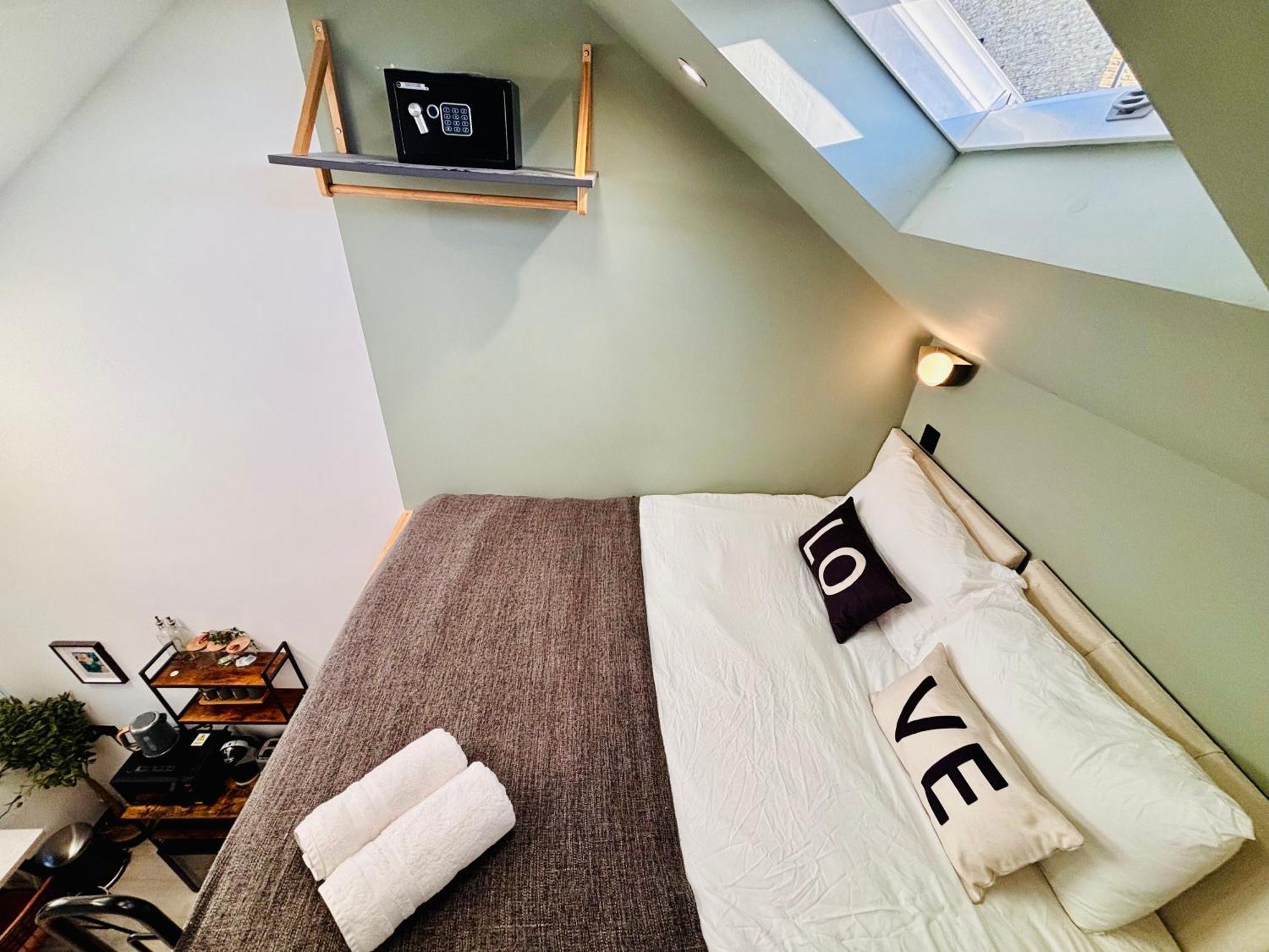 Hackney - No 19 - Vibrant Getaway Apartment London