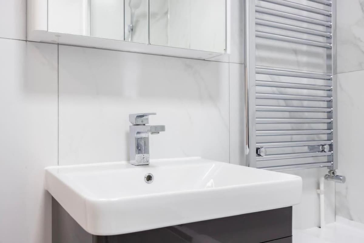 Comfortable 2br Battersea Steps To Clapham St Apartment London