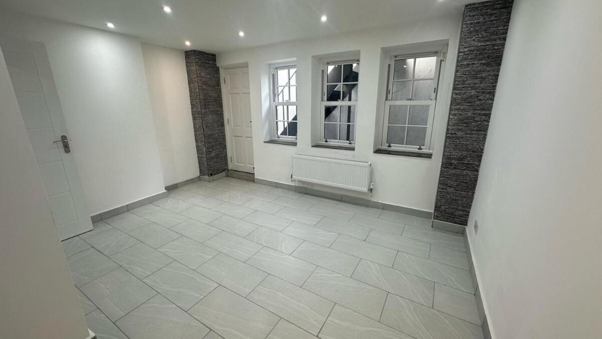 Bell Street 2 Bedroom Flat A * London