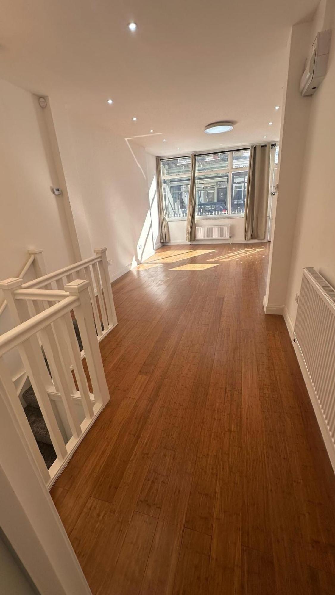Bell Street 2 Bedroom Flat A * London