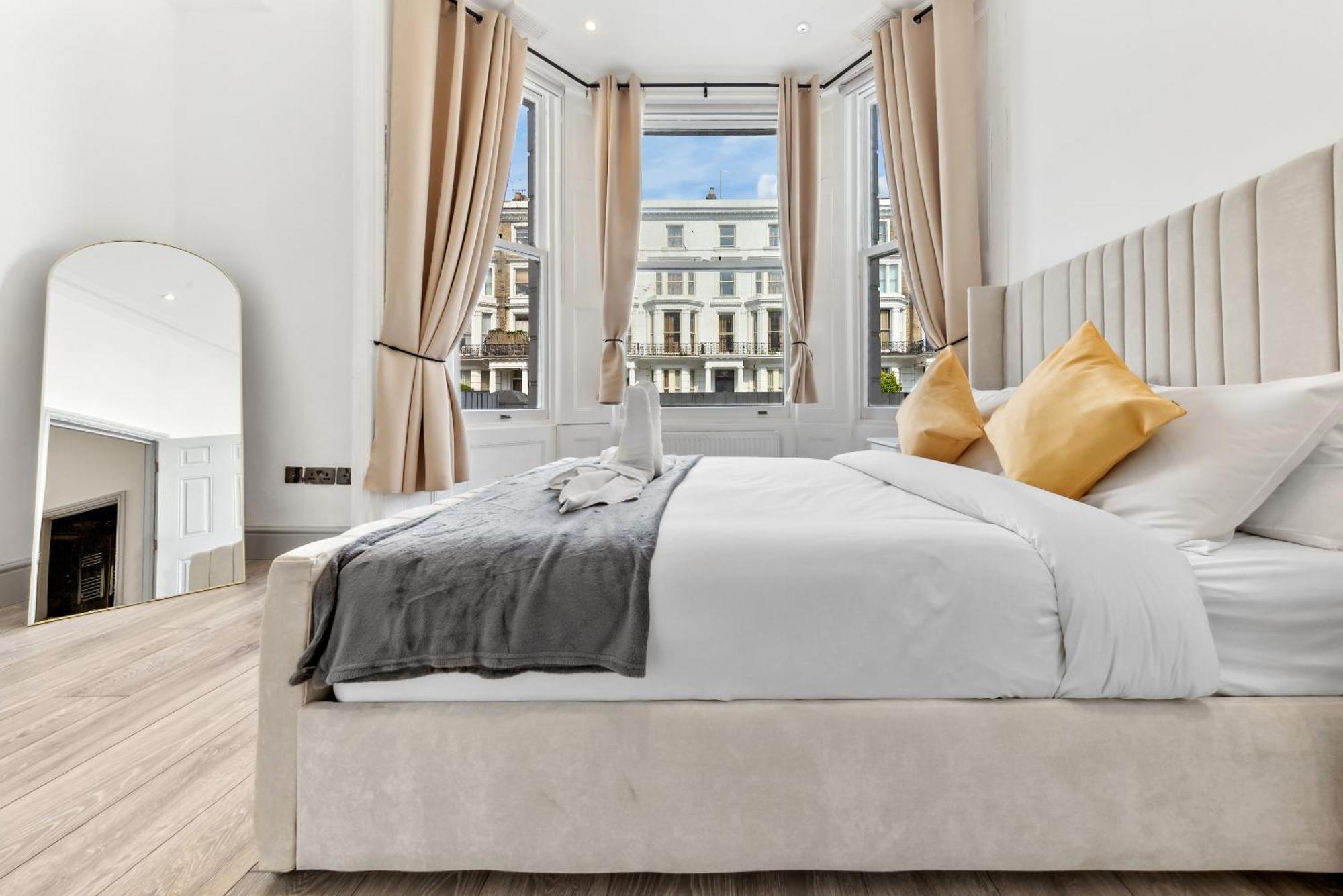 Minimalist Luxe 2br Designer Retreat In Prime Kensington For 6 Next To Station Harrods Apartment