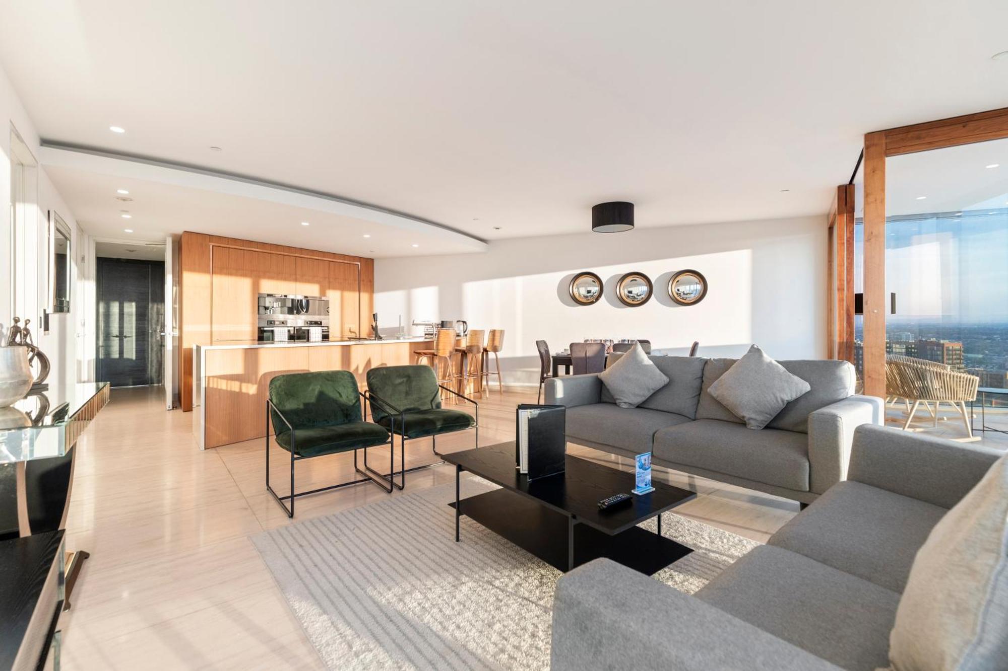 Skyline Views Luxury 3 Bedroom Free Parking