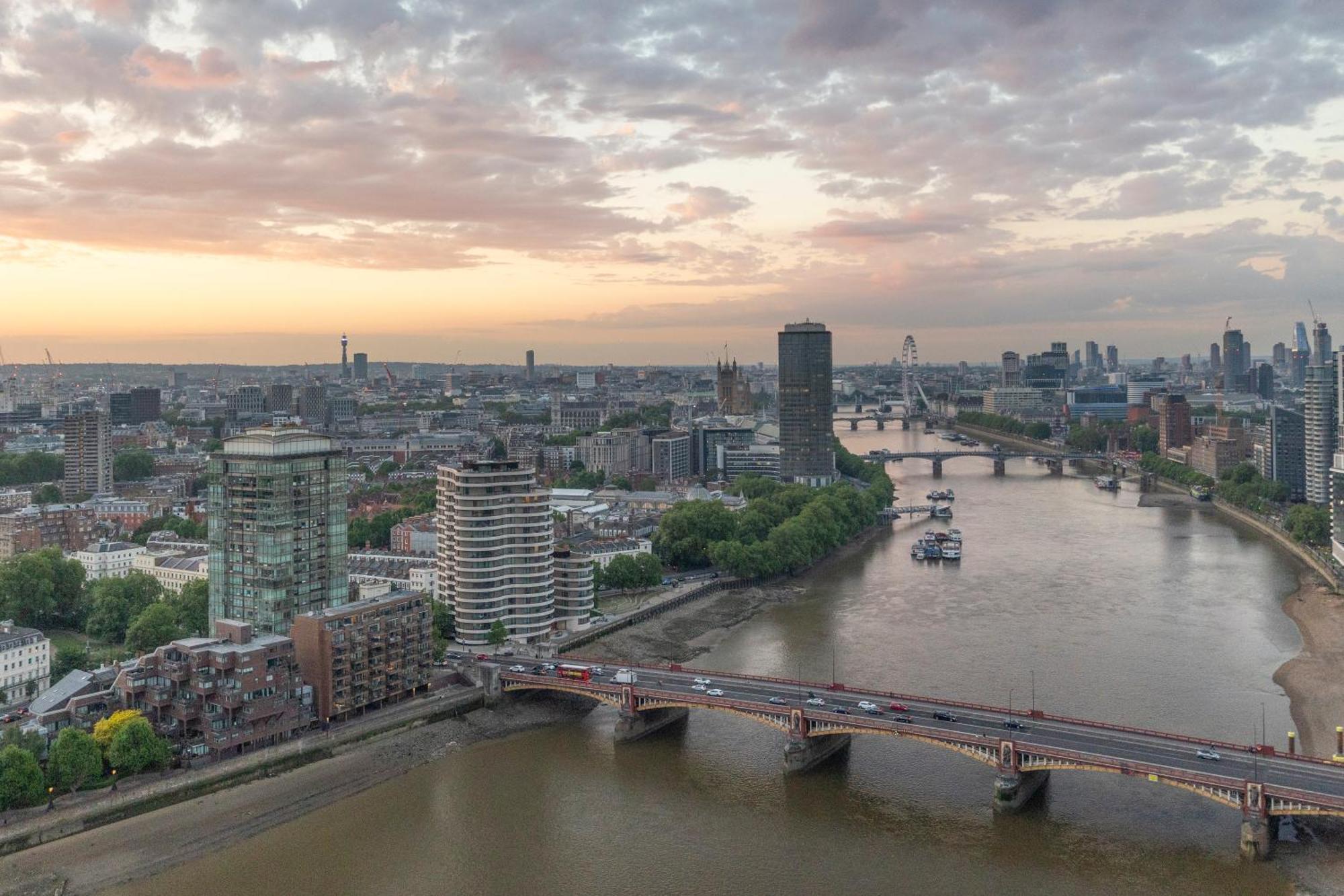 Skyline Views Luxury 3 Bedroom Free Parking *