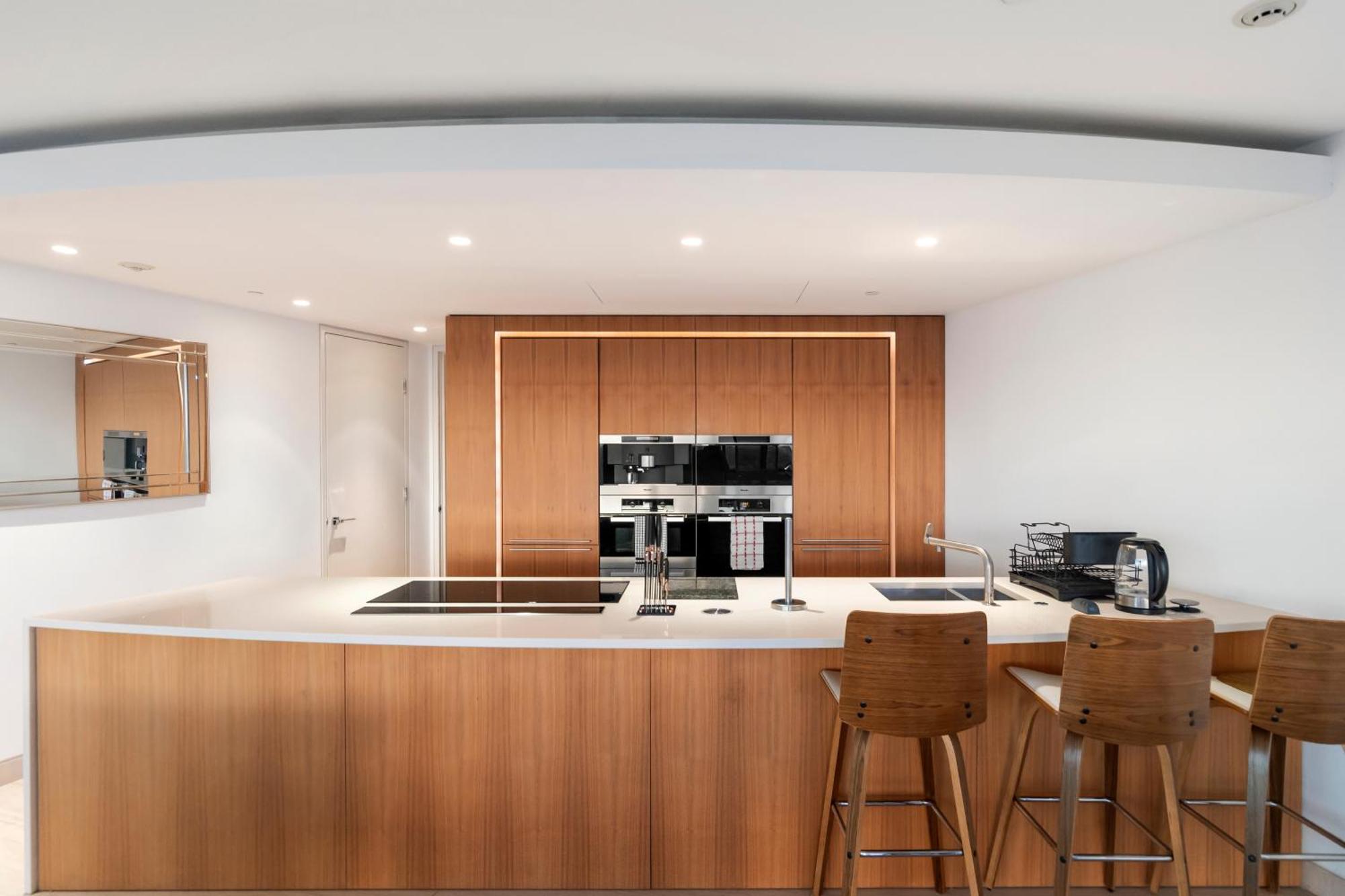 Skyline Views Luxury 3 Bedroom Free Parking * London