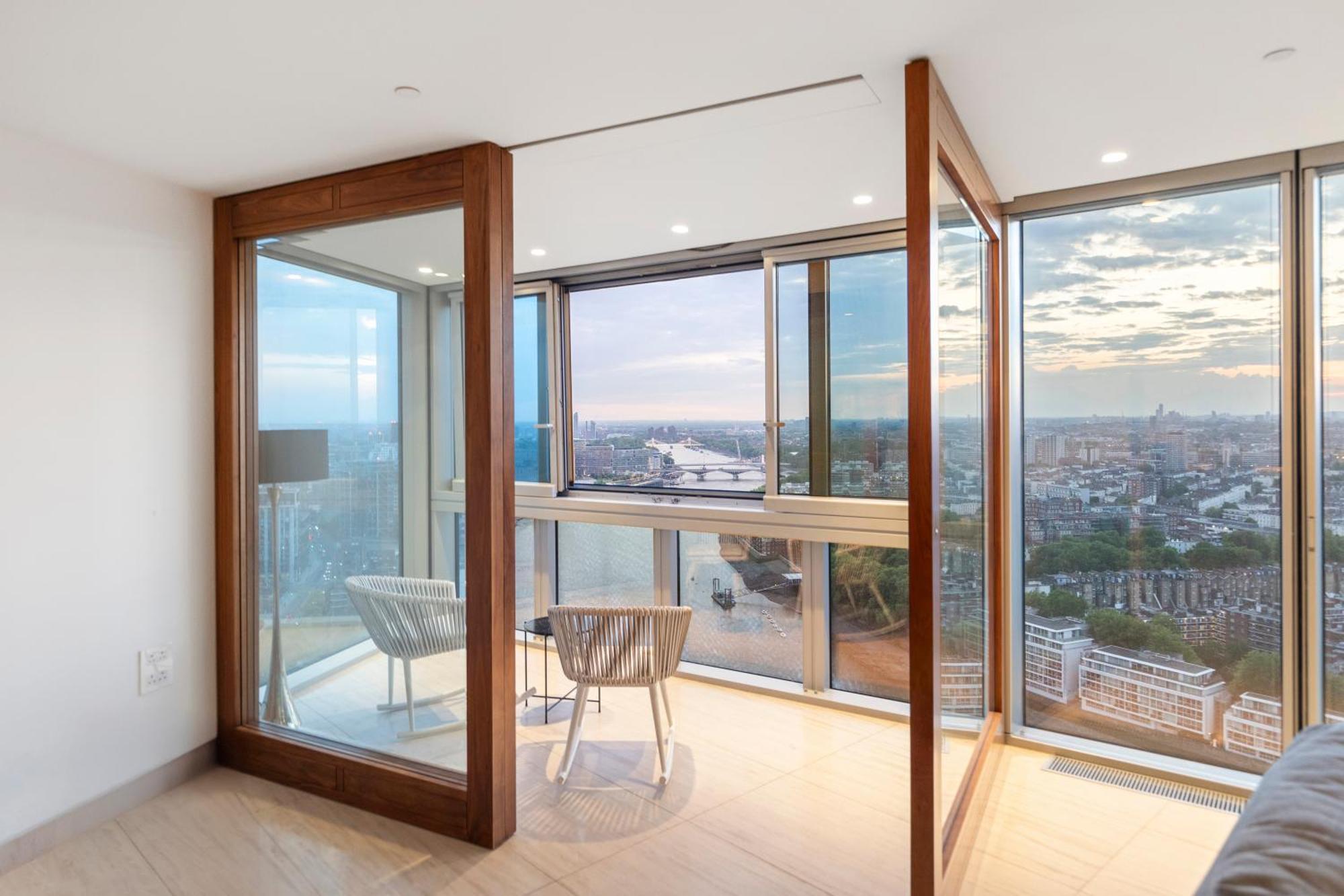 Skyline Views Luxury 3 Bedroom Free Parking Apartment