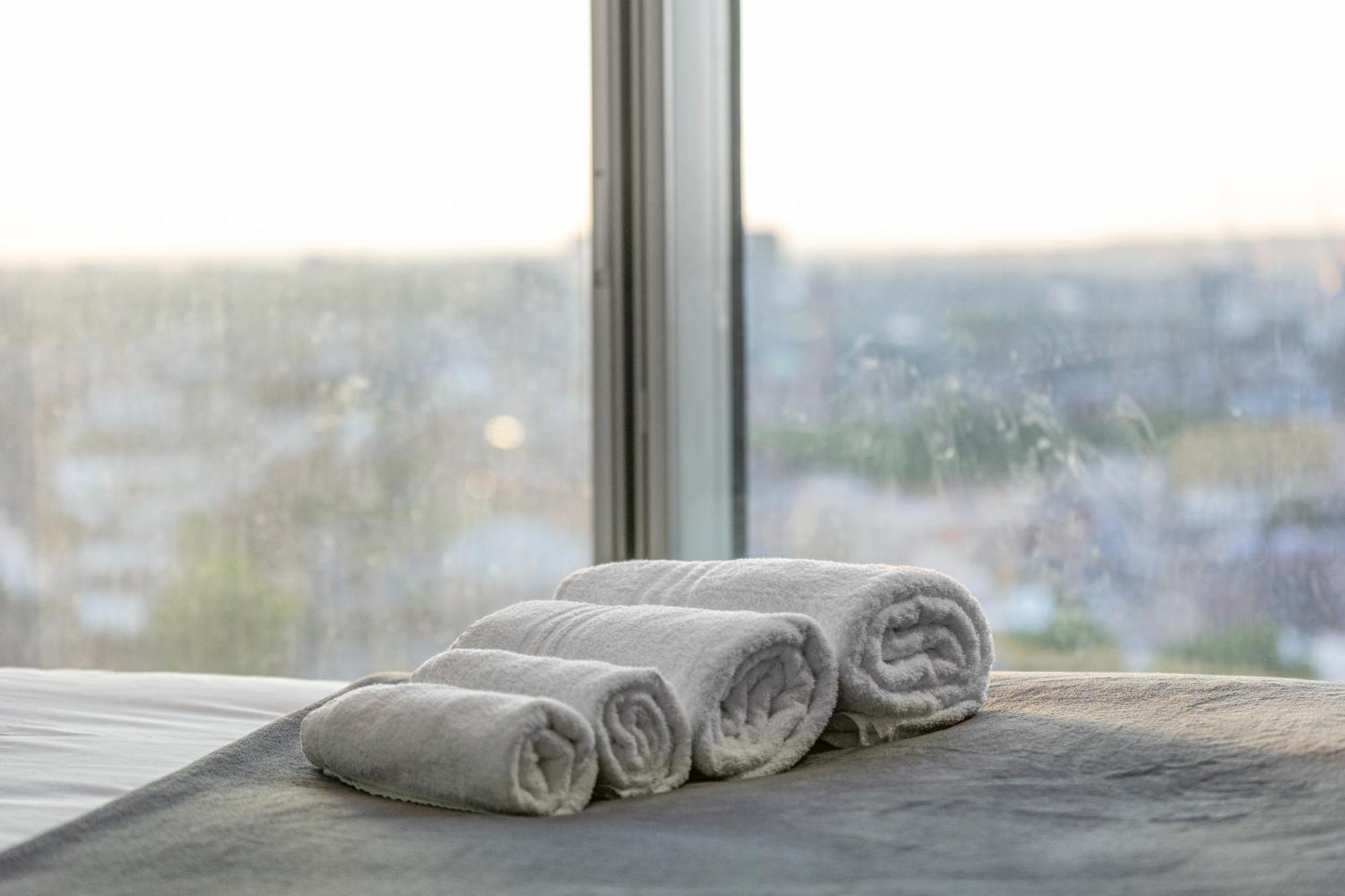 Skyline Views Luxury 3 Bedroom Free Parking Apartment London