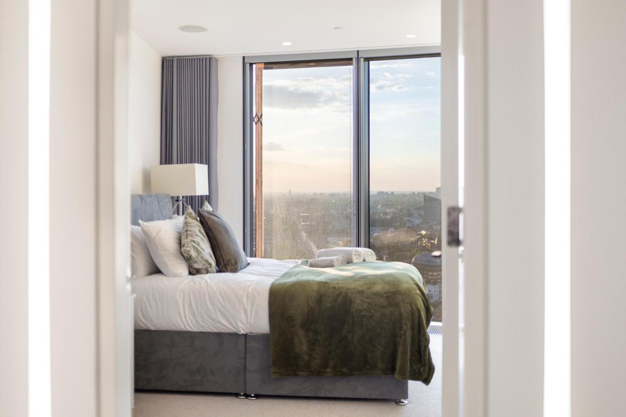 Apartment Skyline Views Luxury 3 Bedroom Free Parking London