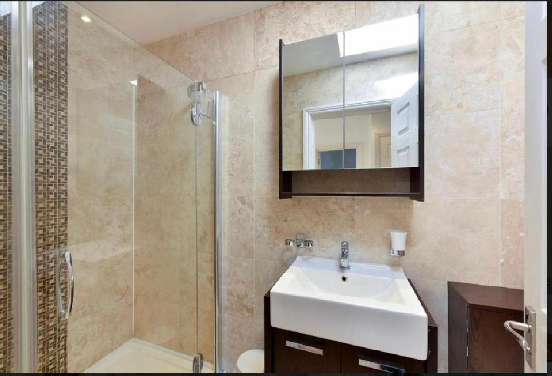 Luxury Kensington With 3 Bedrooms *