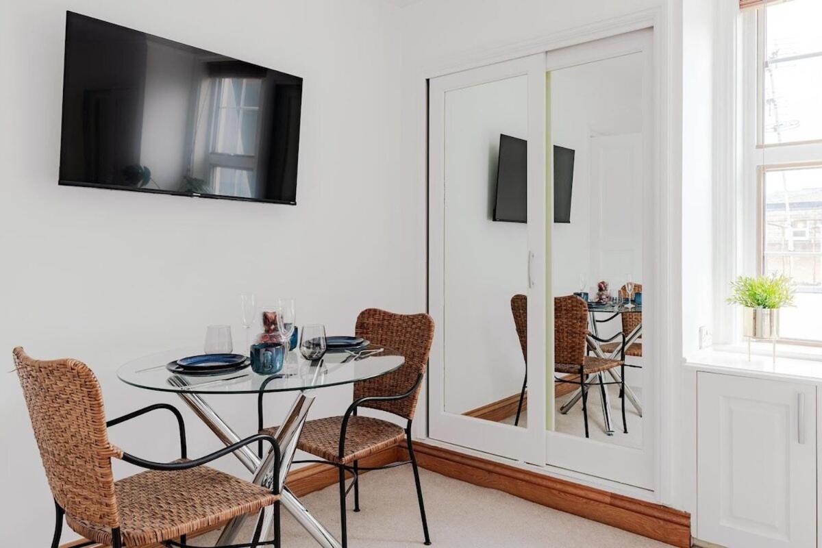 The Earl's Court Haven Apartment *