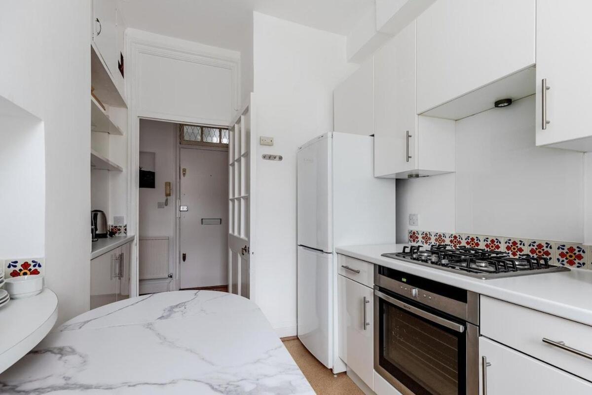 The Earl's Court Haven Apartment *