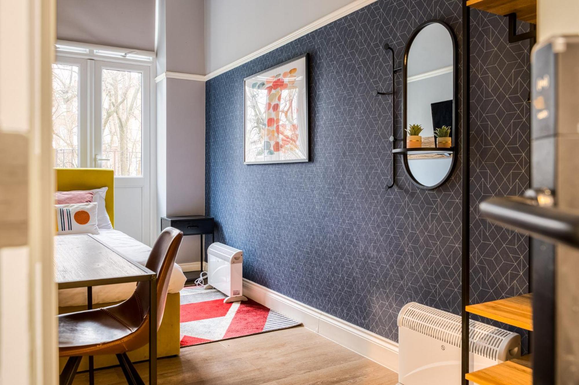 Bob W Earl's Court - Warwick Road 3* London