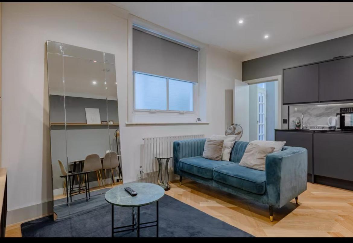 Sleek Flat In The Heart Of Earls Court * Londen