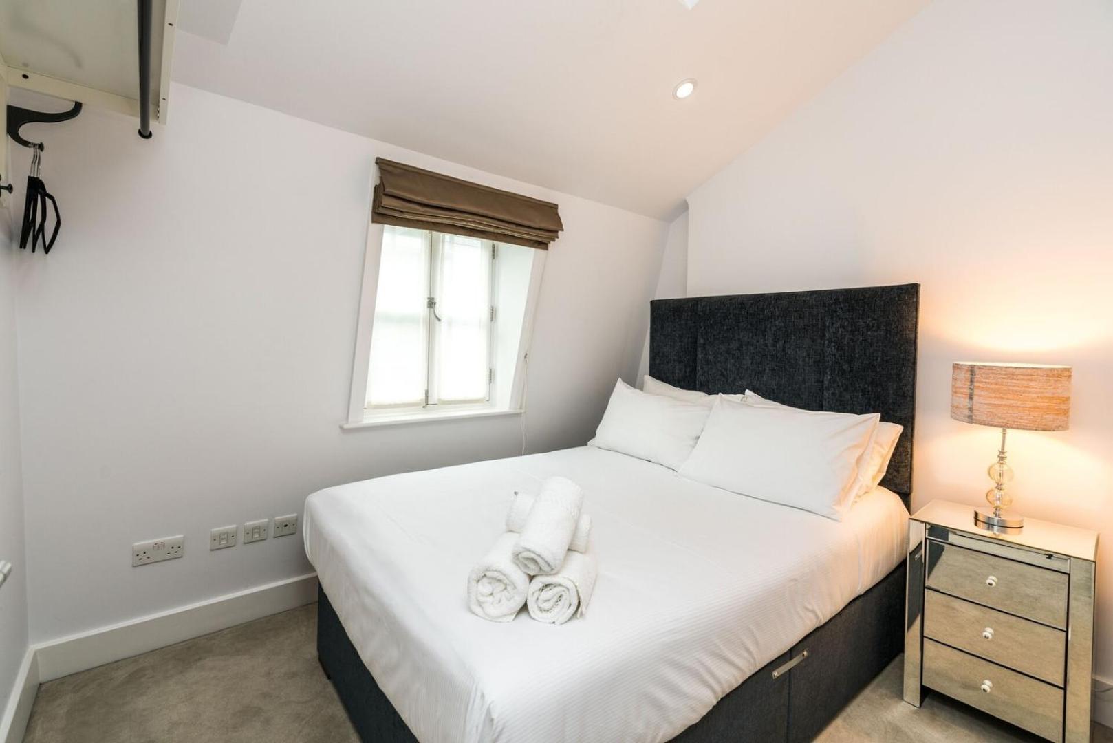 A Stunning Three Bedroom In Mayfair * London