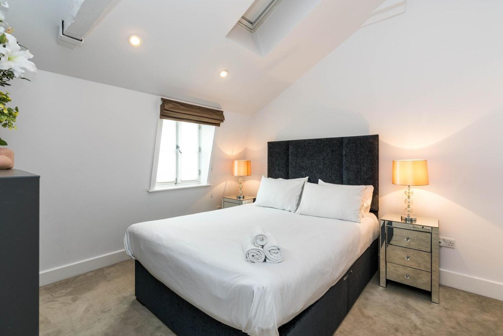 A Stunning Three Bedroom In Mayfair Holiday home