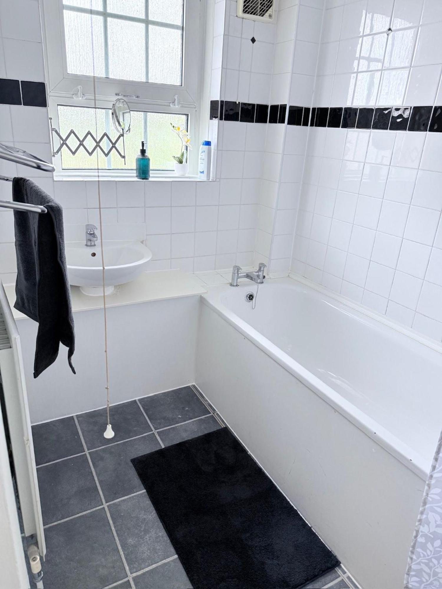 Shadwell Chic Stay- Twin Private For 4 People , 3 Minutes To Station, Near Homestay