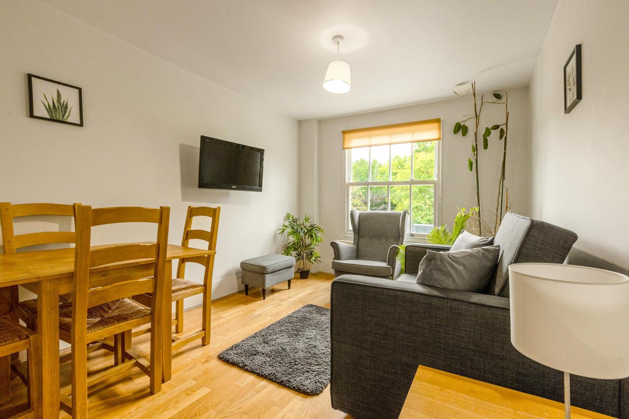 Leilighet Cosy 2br Apt, 6 Mins Train Station, Wimbledon London