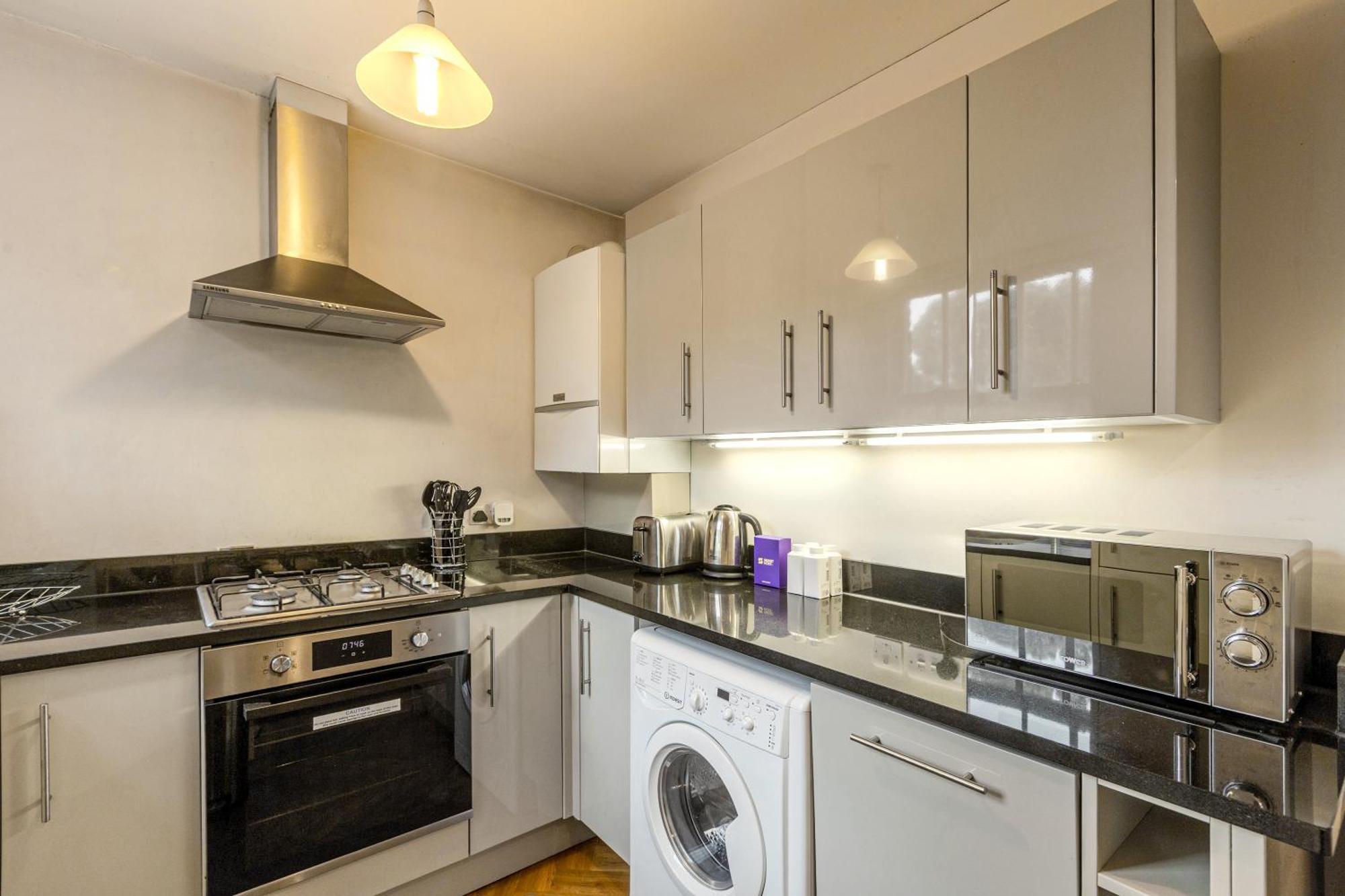 Cosy 2br Apt, 6 Mins Train Station, Wimbledon Leilighet *